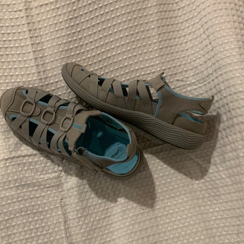 BareTraps Lakona  size 11M Sandals
